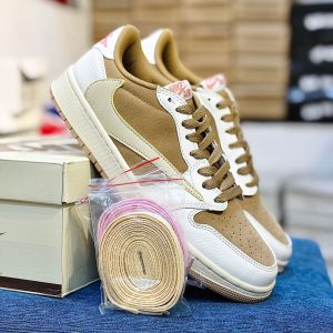 Travis Scott x Nike Air Jordan 1 Low OG in the "Shy Pink" (41-43)