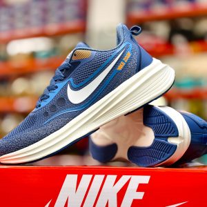 NIKE RUNNING SHOE