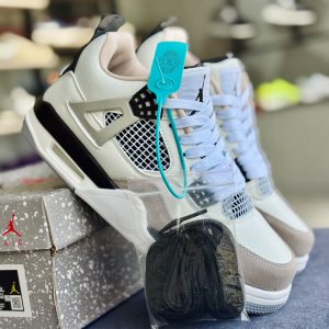 Jordan 4 Militery black